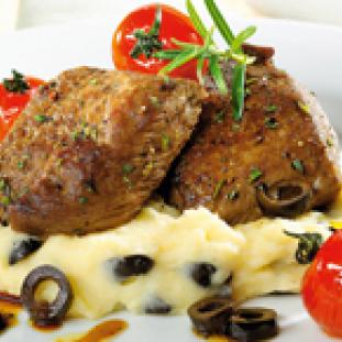 Jahňacie steaky s olivami a zemiakovým pyré